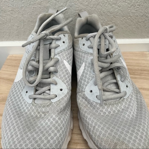 Nike White Gray Air Max Motion Lace Up Sneaker 7 - Picture 4 of 7
